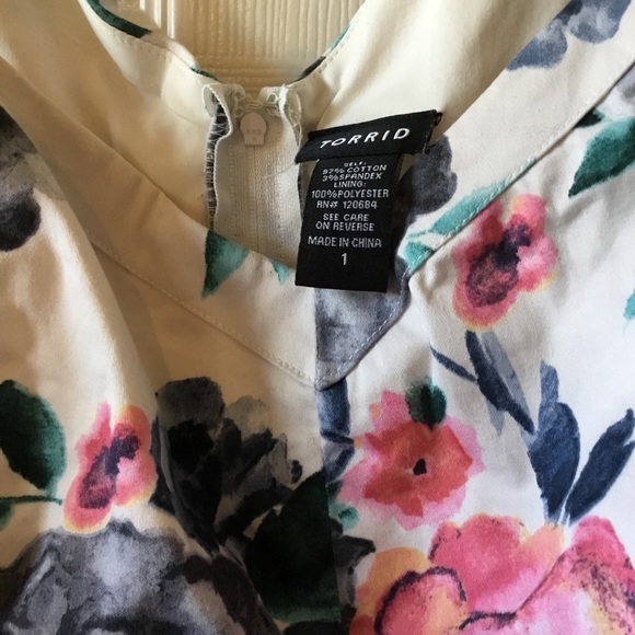 1x Torrid peplum top - Picture 2 of 3